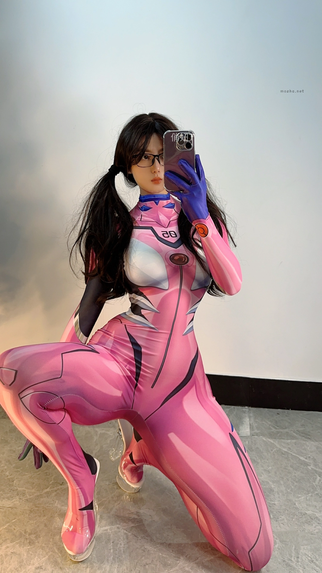 俏妞qiaoniuTT – 粉色紧身衣秀蜜桃【12P】